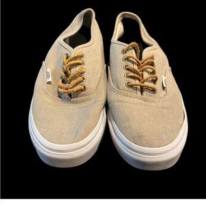 VANS Women/Men lace up shoes! Size 9 women and Size 7.5